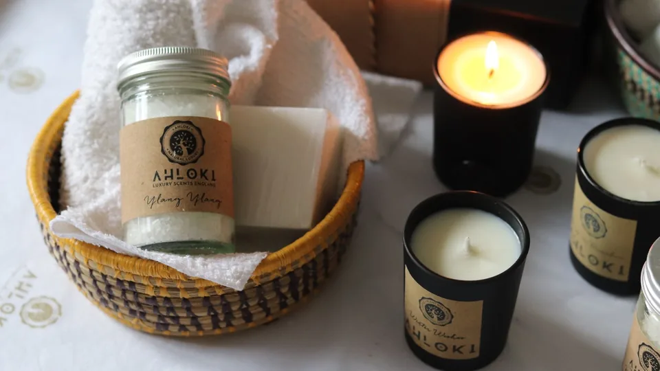 Candles and a small spa basket, simple diaper raffle prize ideas